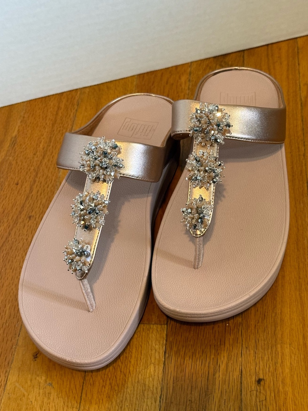Fitflop Rose Gold Jeweled Thong Sandals Size 10 NIB